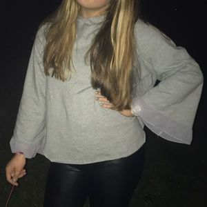 Grey Long-sleeve/Pullover with Bellsleeves